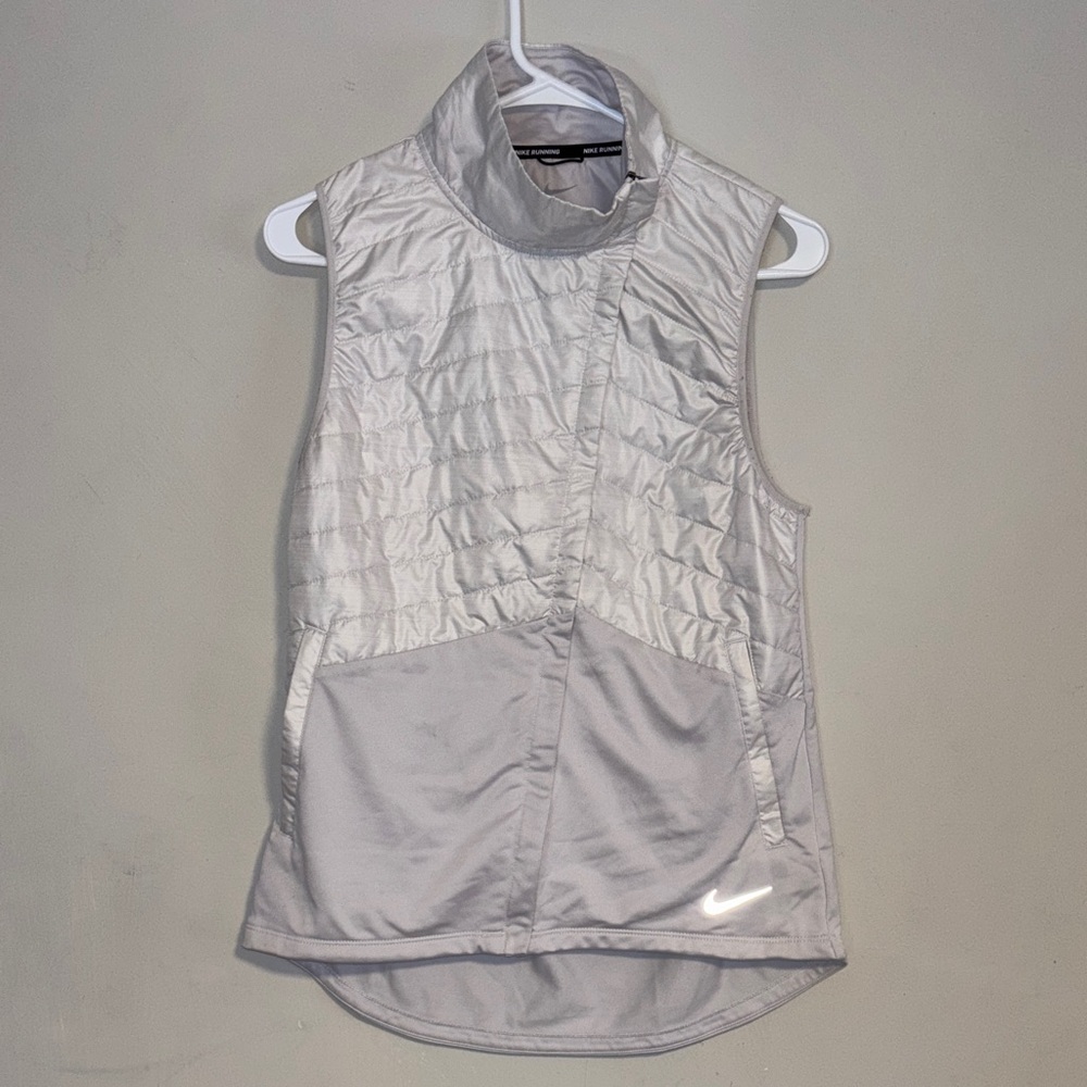 Women’s Nike Running White Quilted Sleeveless Zip Sweater VestSz. M